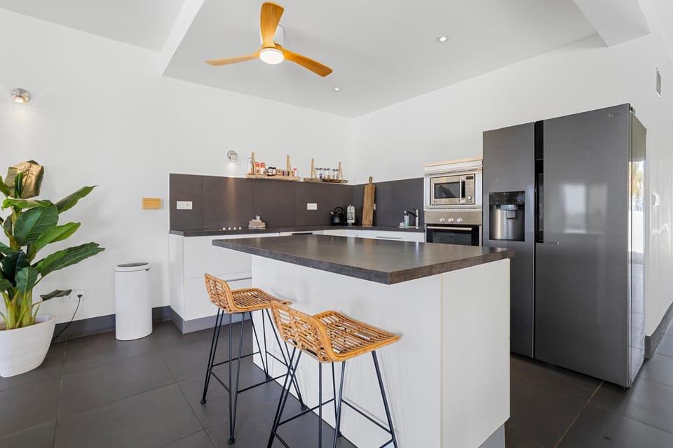 Dining area, kitchen