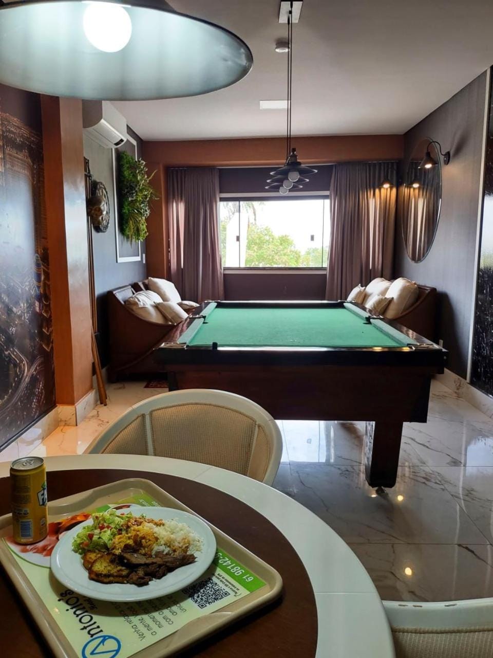 Billiard, Game Room