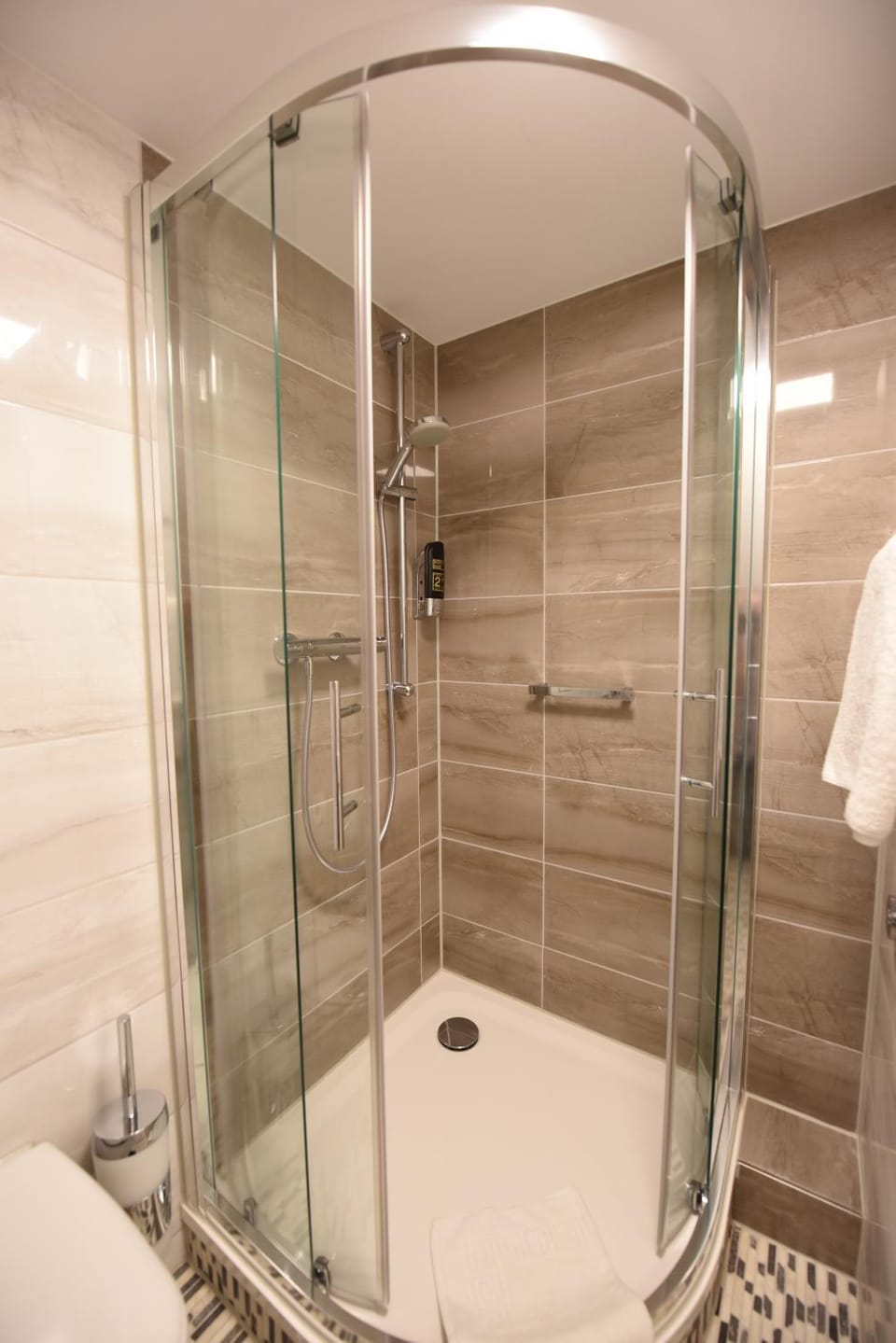 Shower, Toilet, Bathroom, heating, towels