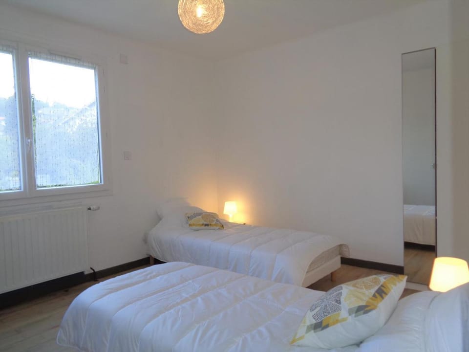 Villa individuelle avec jardin clos - 4 pers. - FR-1-496-238 House in Auvergne-Rhône-Alpes