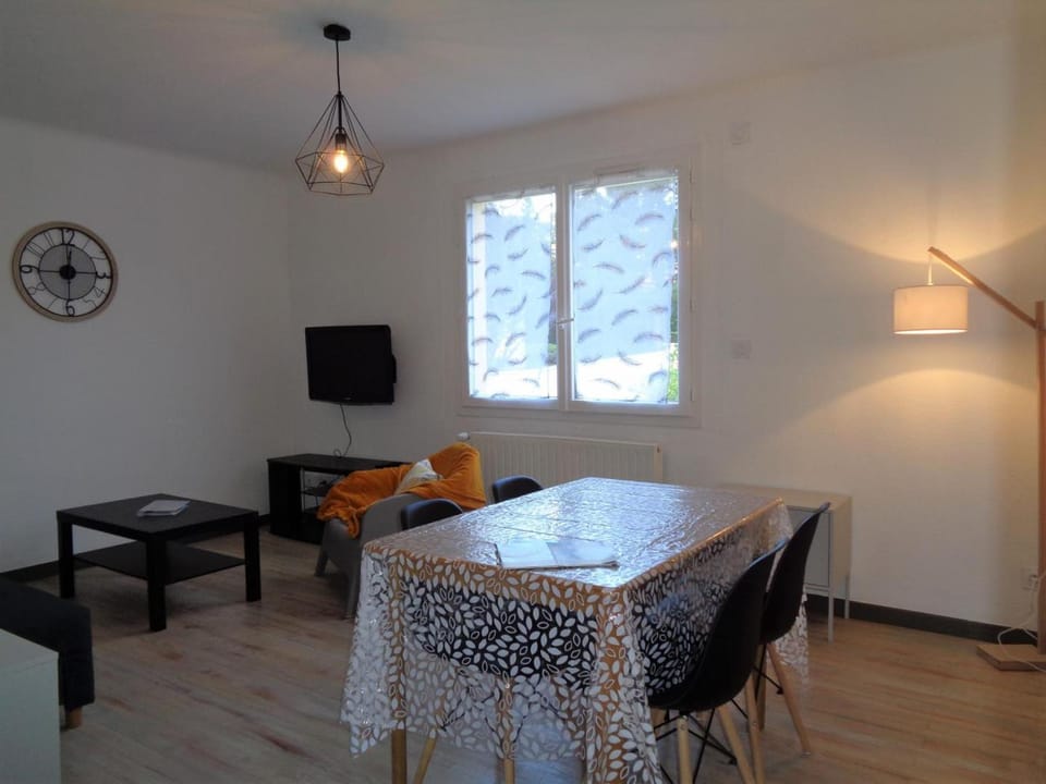 Villa individuelle avec jardin clos - 4 pers. - FR-1-496-238 House in Auvergne-Rhône-Alpes