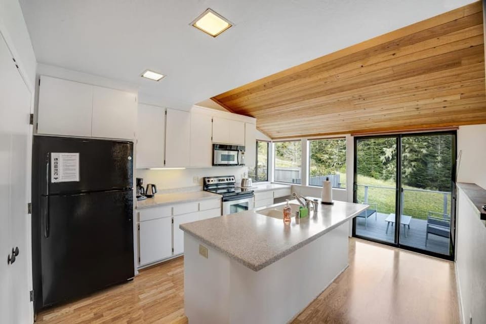 Greencroft Meadows House in Sonoma County