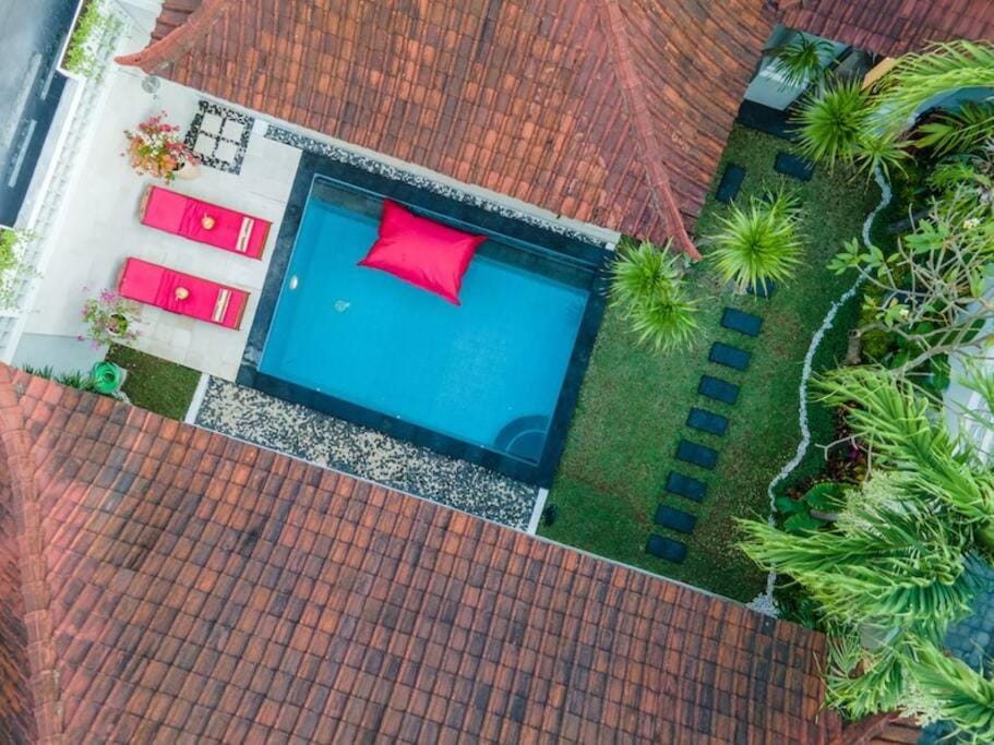 Property building, Pool view