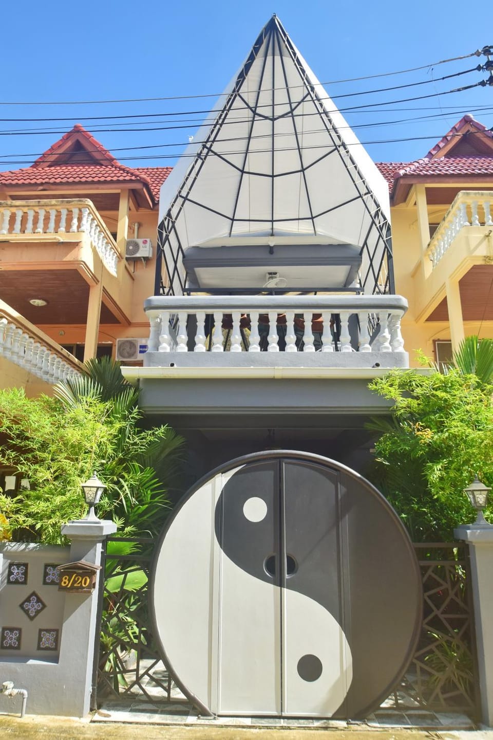 Property building, Facade/entrance