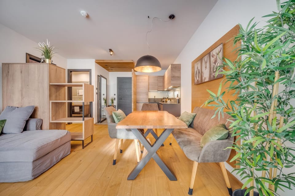 Kitchen or kitchenette, Living room, Seating area, Dining area