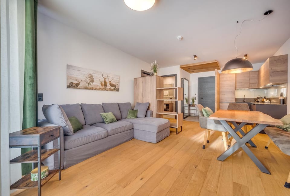 Kitchen or kitchenette, Living room, Seating area, Dining area