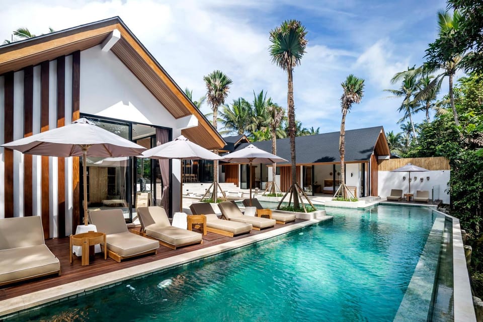 Property building, Pool view, Swimming pool, sunbed