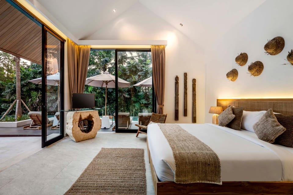 Bed, TV and multimedia, Decorative detail, Bedroom, hair dresser, air conditioner