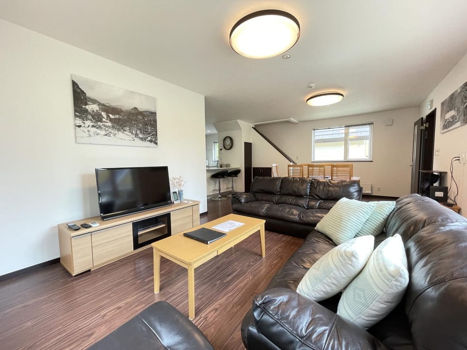 TV and multimedia, Living room, Dining area