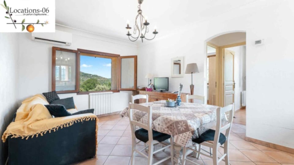 Living room, Decorative detail, Dining area