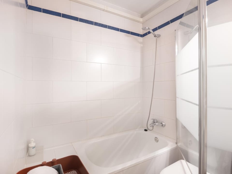 Bathroom, Decorative detail, Bath