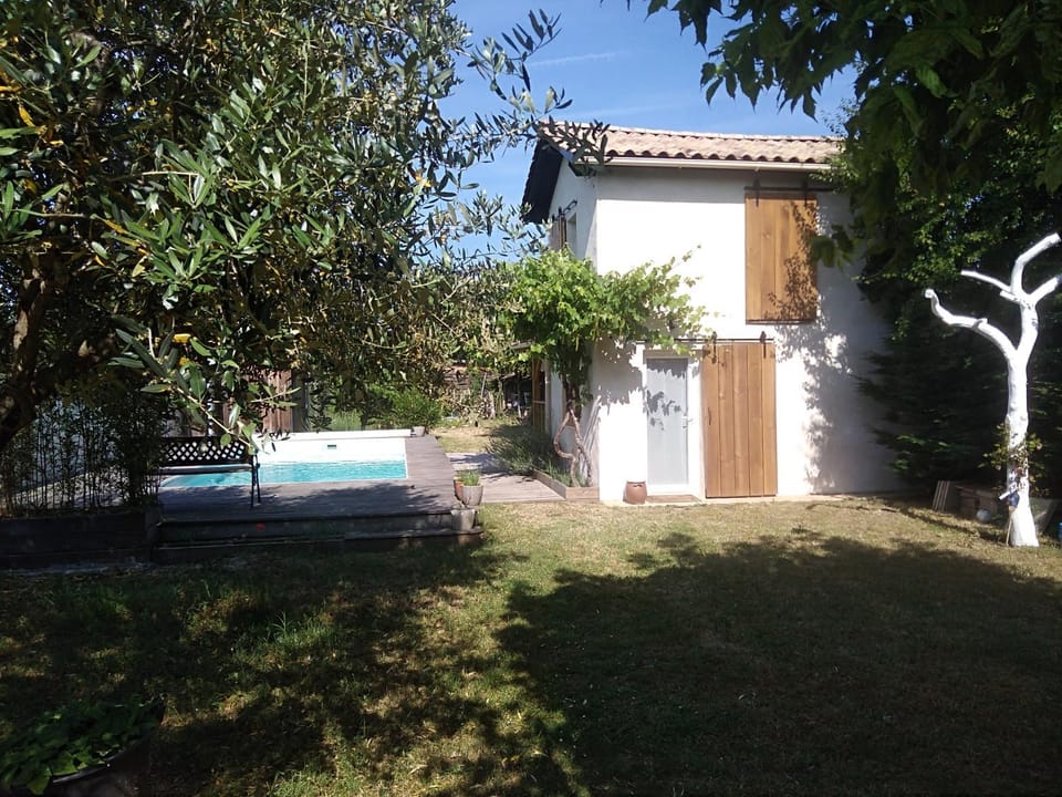 Property building, Garden view, Swimming pool