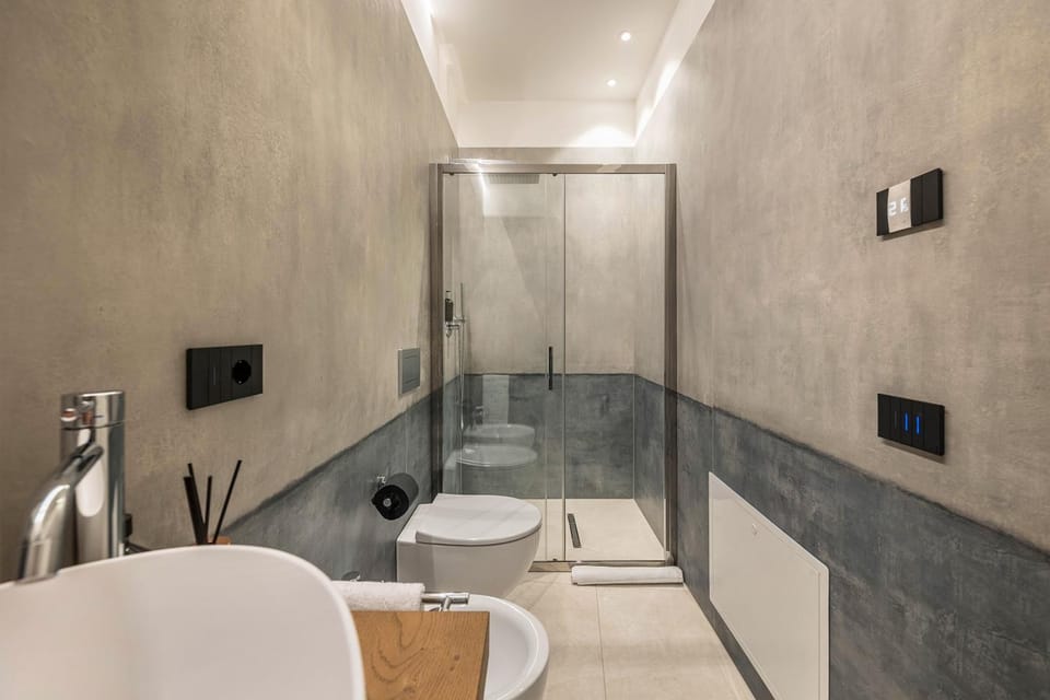 Bathroom, Living room