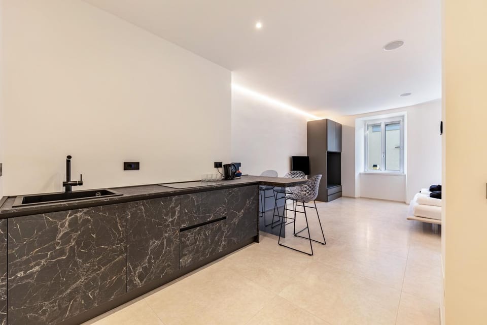 Kitchen or kitchenette, Living room