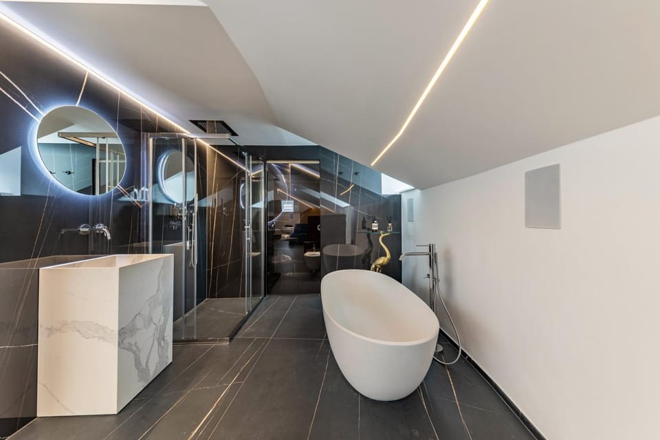 Bathroom, Living room
