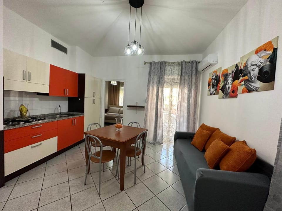 Kitchen or kitchenette, Dining area, stove