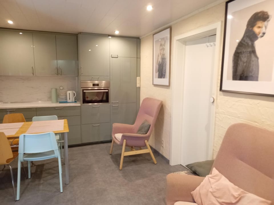 Seating area, Dining area