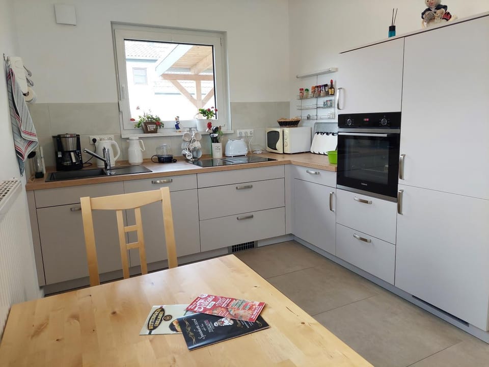 Kitchen or kitchenette, kitchen, kitchen
