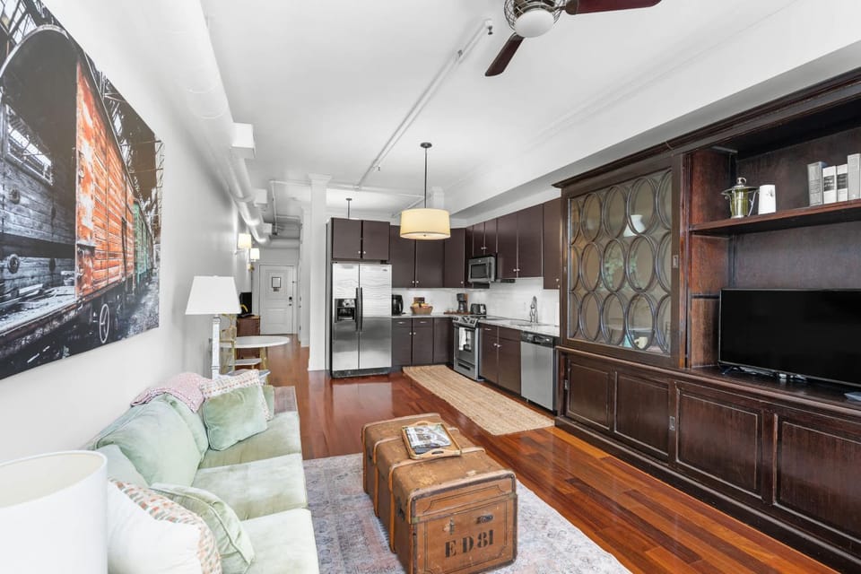 Knockout Loft- Near Plant Riverside Apartment in Savannah