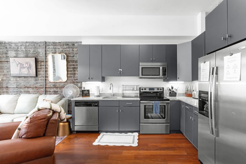 Lush Savannah Loft - Near Plant Riverside District Apartment in Savannah