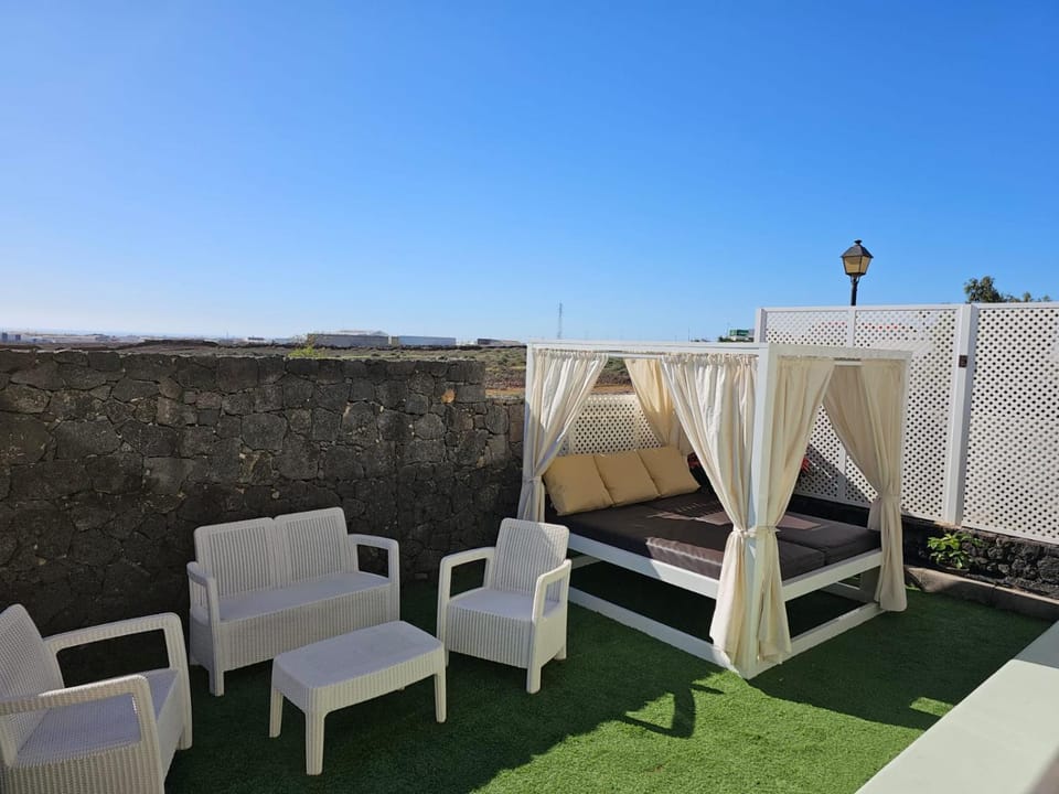 Casa Villa Portuguesa (piscina climatizada) Villa in Isla de Lanzarote