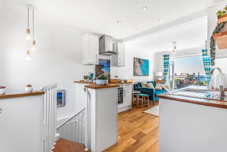 Kitchen or kitchenette, Dining area, Sea view, dishwasher, minibar, pet friendly, stove