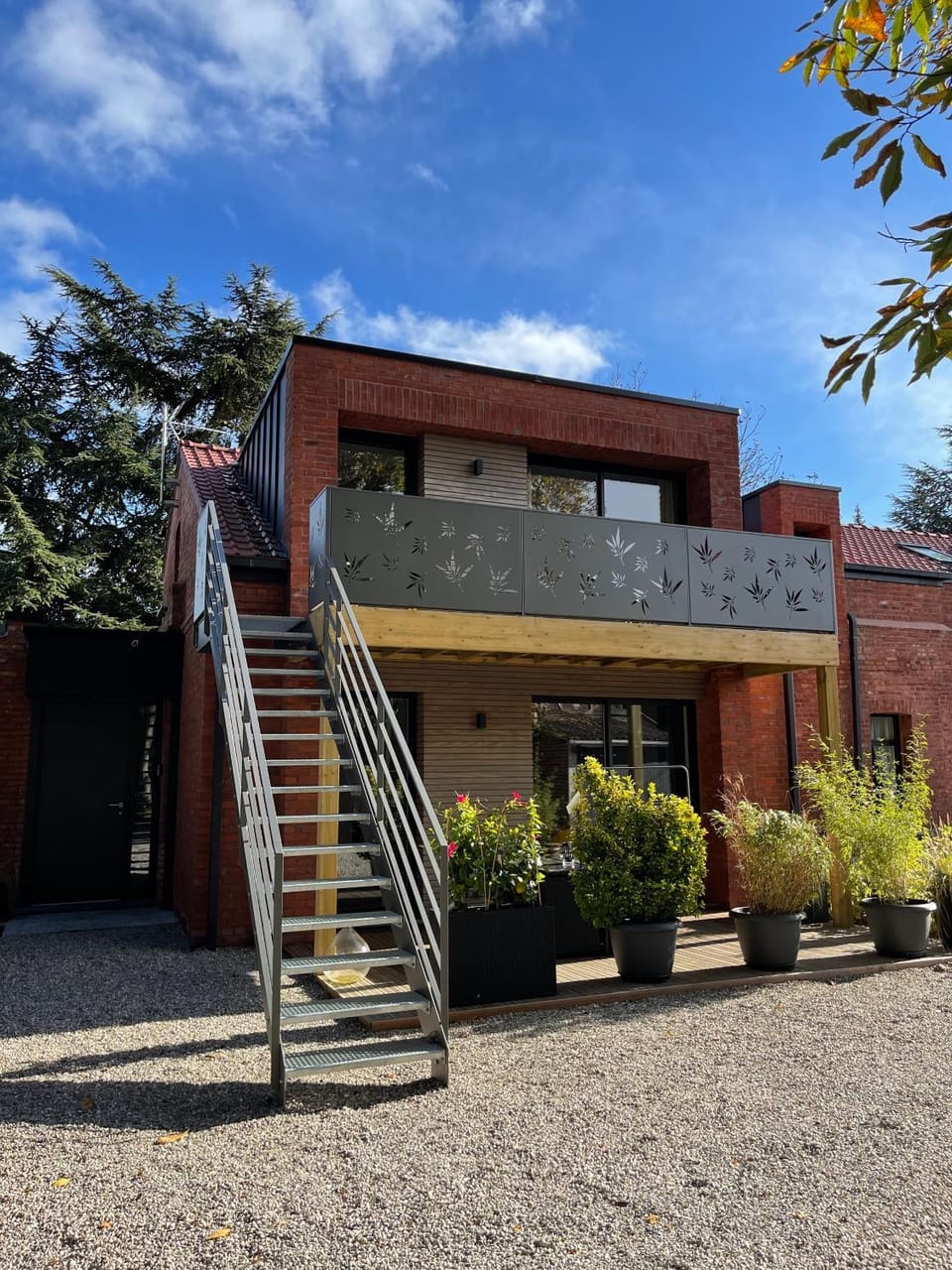 Facade/entrance