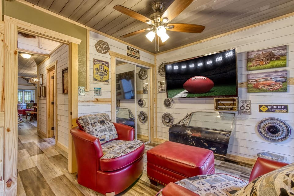 Duck Pond Mancave #1439 House in Gatlinburg