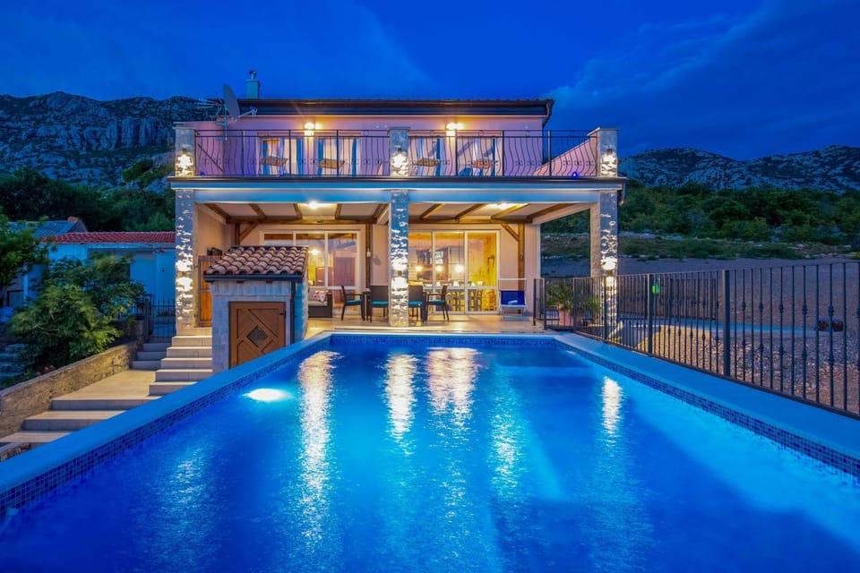 Swimming pool, Swimming pool