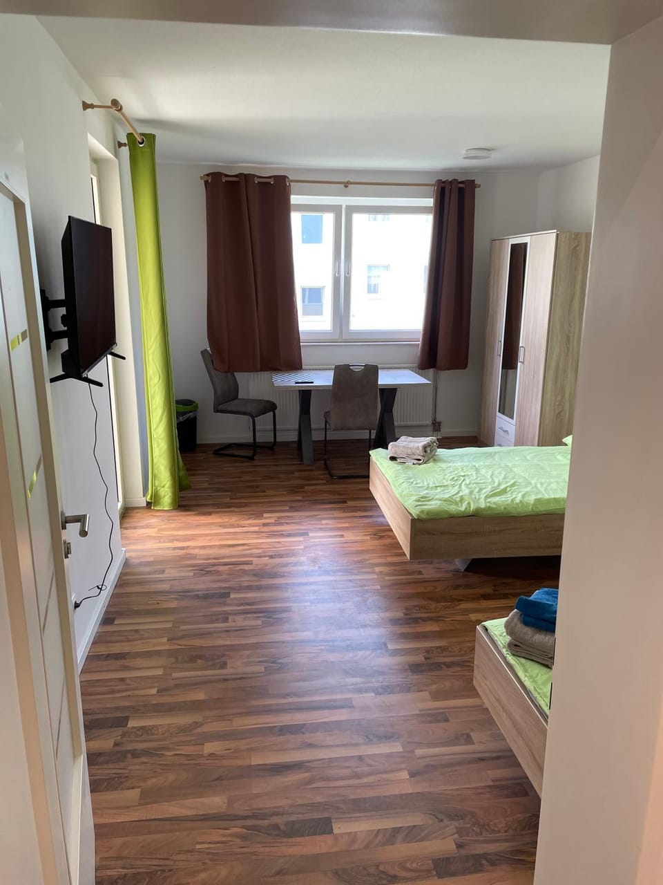 Bed, TV and multimedia, Bedroom