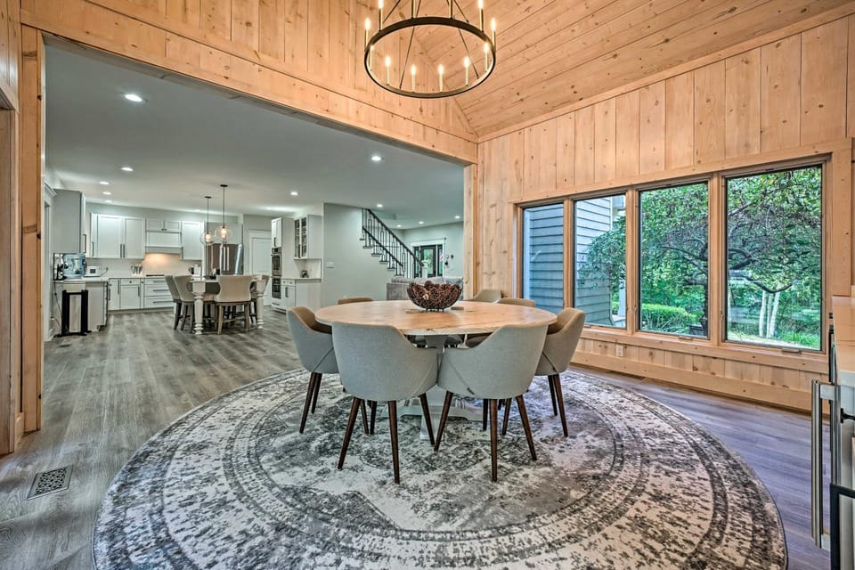 Luxury Family Home w/ Deck, Swim Spa & Grill! House in Michiana