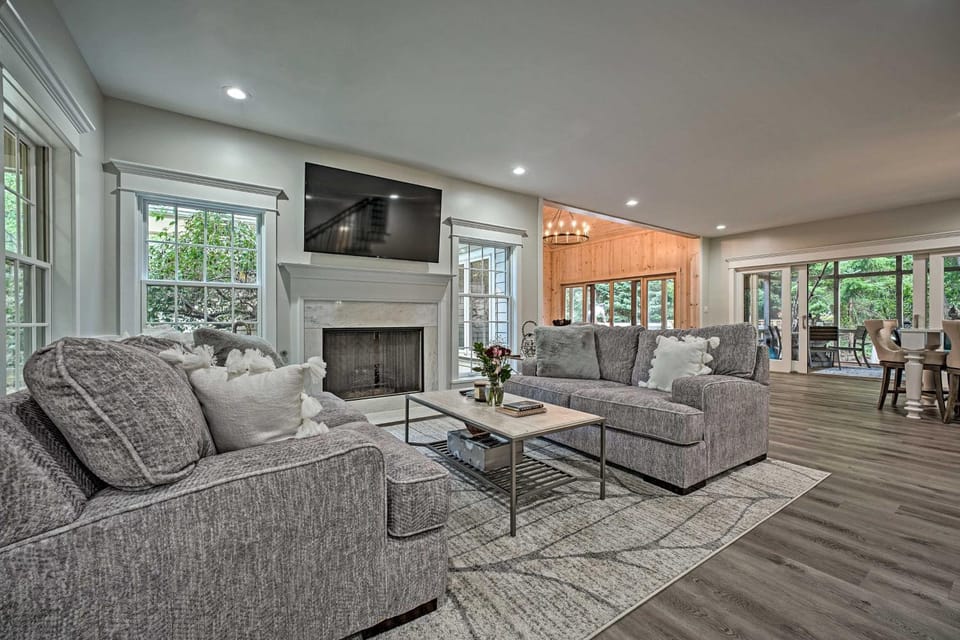 Luxury Family Home w/ Deck, Swim Spa & Grill! House in Michiana