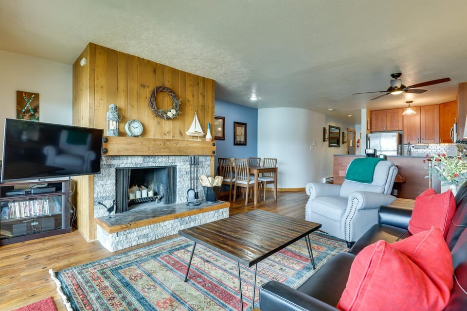8 Mi to Keystone Resort: Dillion Condo w/ Hot Tub! House in Dillon