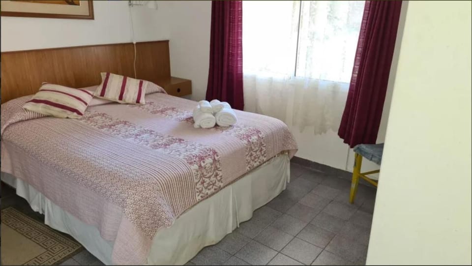 Bed, Bedroom, air conditioner