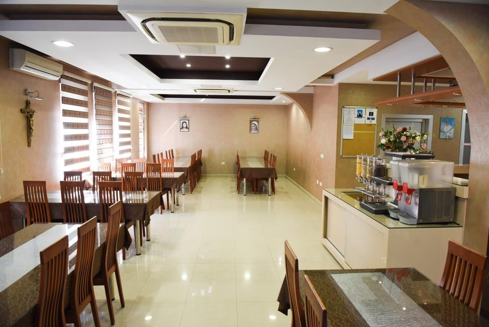 Restaurant/places to eat, Seating area, Dining area, Area and facilities, Buffet breakfast, air conditioner