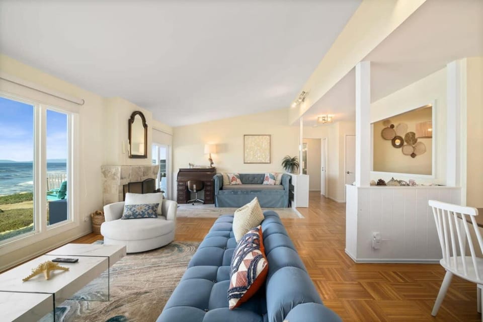 Living room, Seating area, Sea view, fireplace