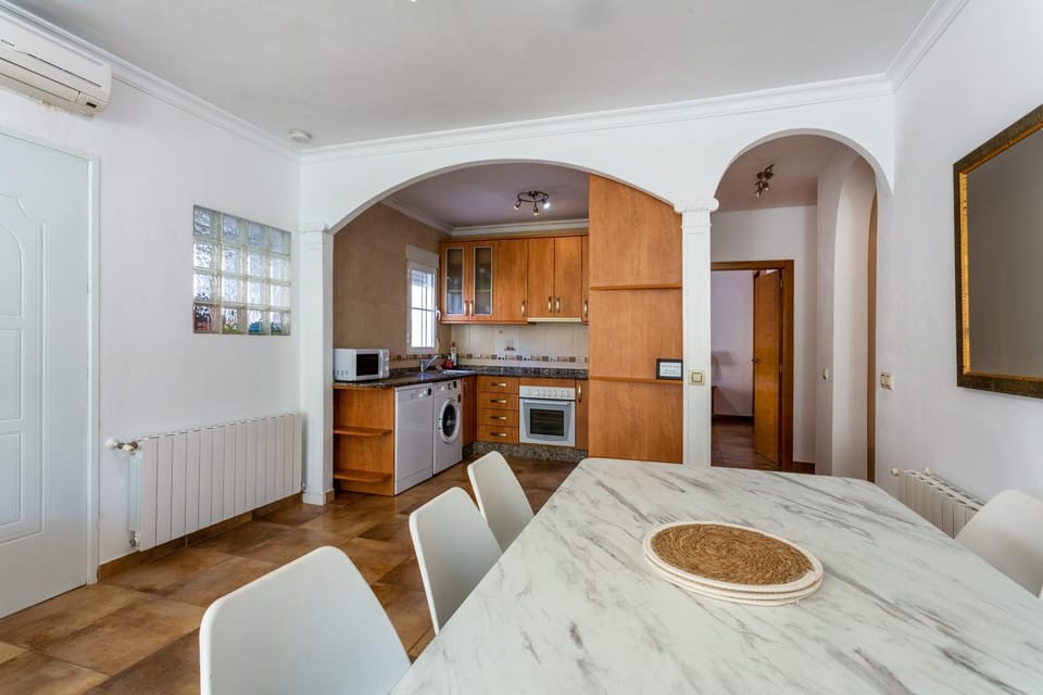 Property building, Kitchen or kitchenette, Living room