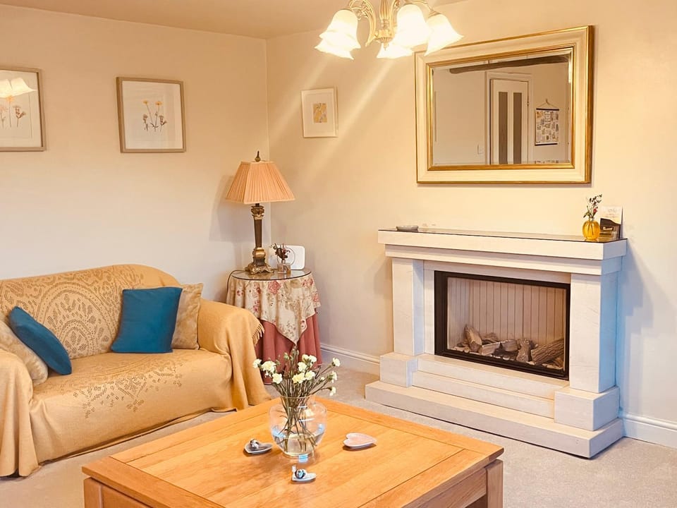 Tilly Cottage - overlooking Pendle Hill House in Pendle District