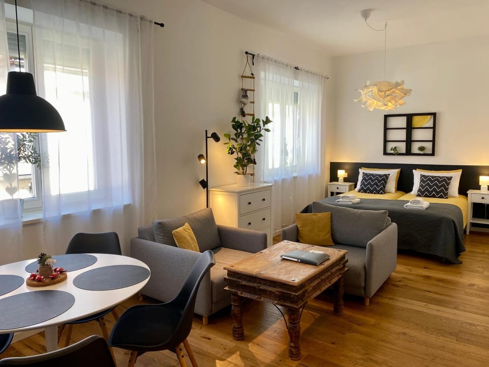 Living room, Bedroom