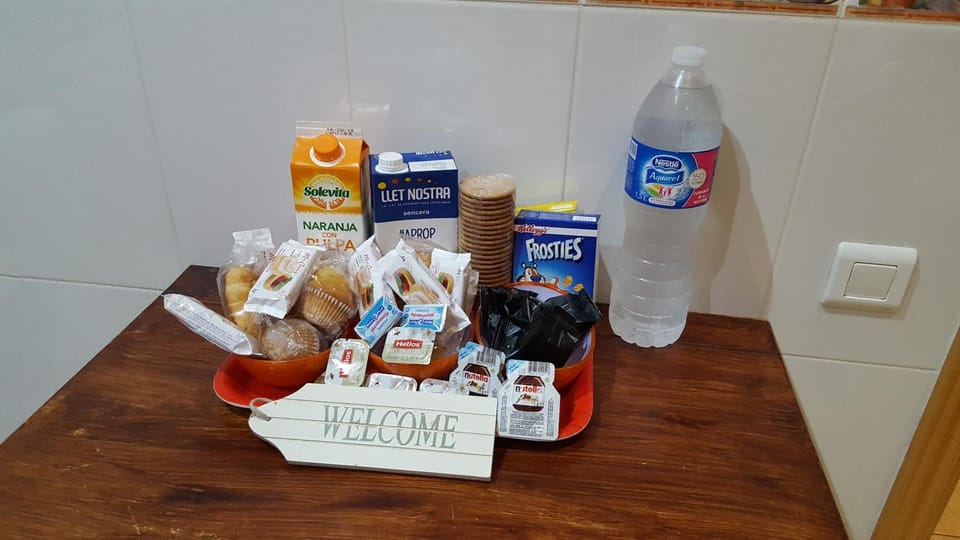 Coffee/tea facilities, Food and drinks