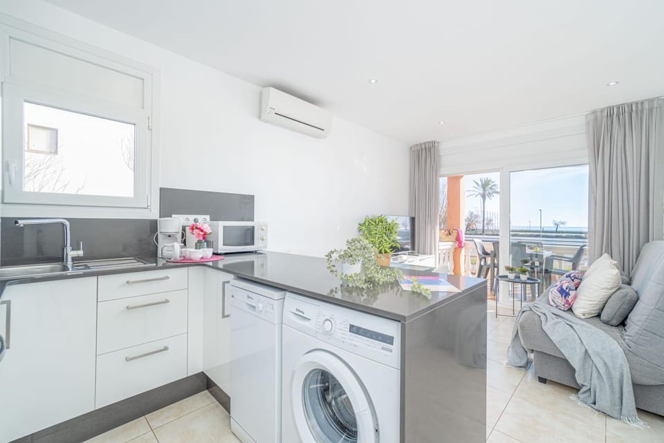 Kitchen or kitchenette, Living room, Dining area