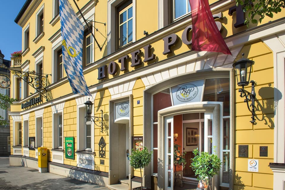 Facade/entrance