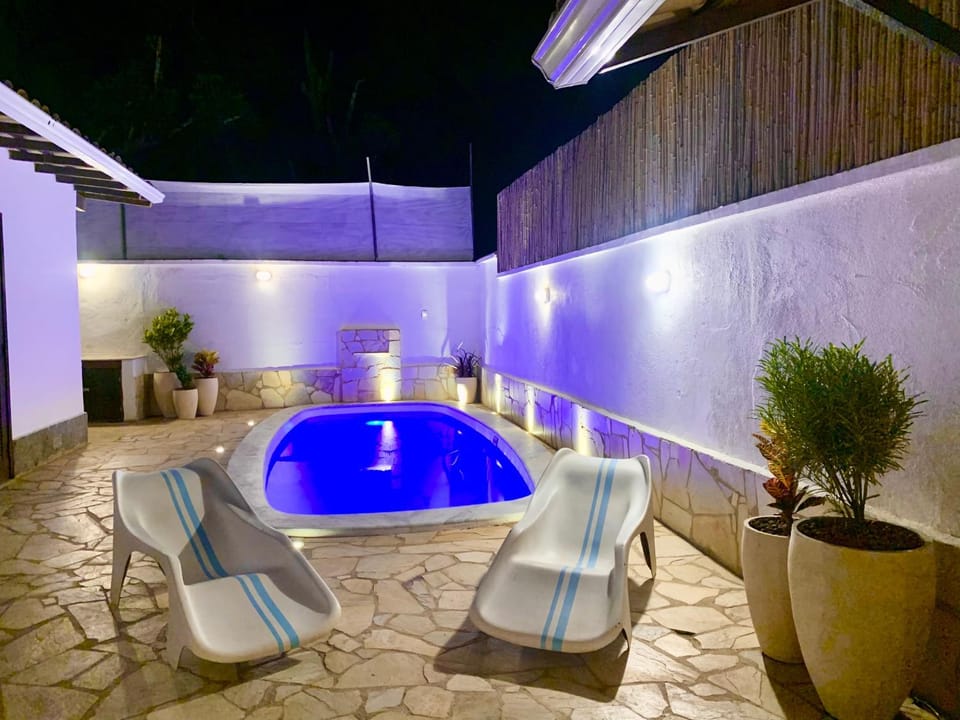 Pool view, Swimming pool, sunbed