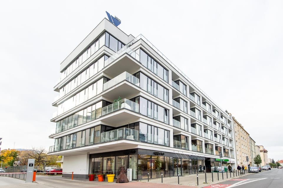 Property building, Neighbourhood