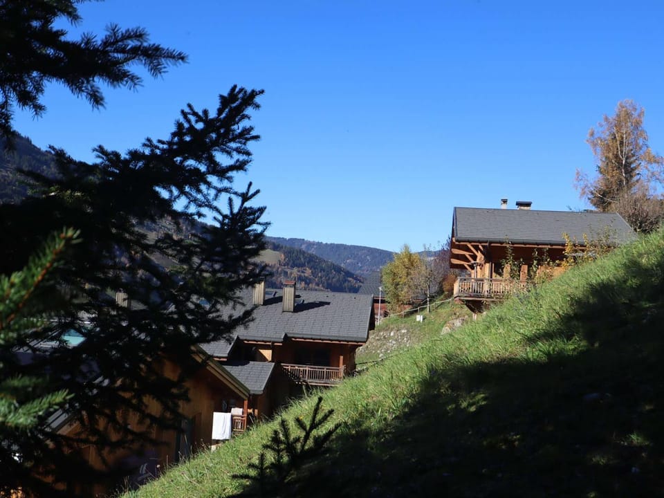 Appartement lumineux 2 chambres, parking, terrasse, proche commerces et pistes à Arêches-Beaufort Apartment in Haute-Savoie