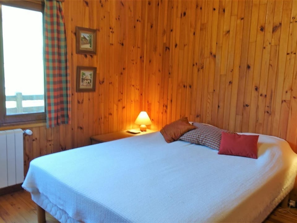 Chalet 4 chambres pour 6 pers, proche village, terrasse, skis - FR-1-342-225 Chalet in Haute-Savoie