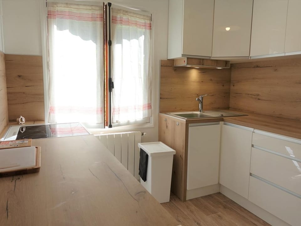 Chalet 4 chambres pour 6 pers, proche village, terrasse, skis - FR-1-342-225 Chalet in Haute-Savoie