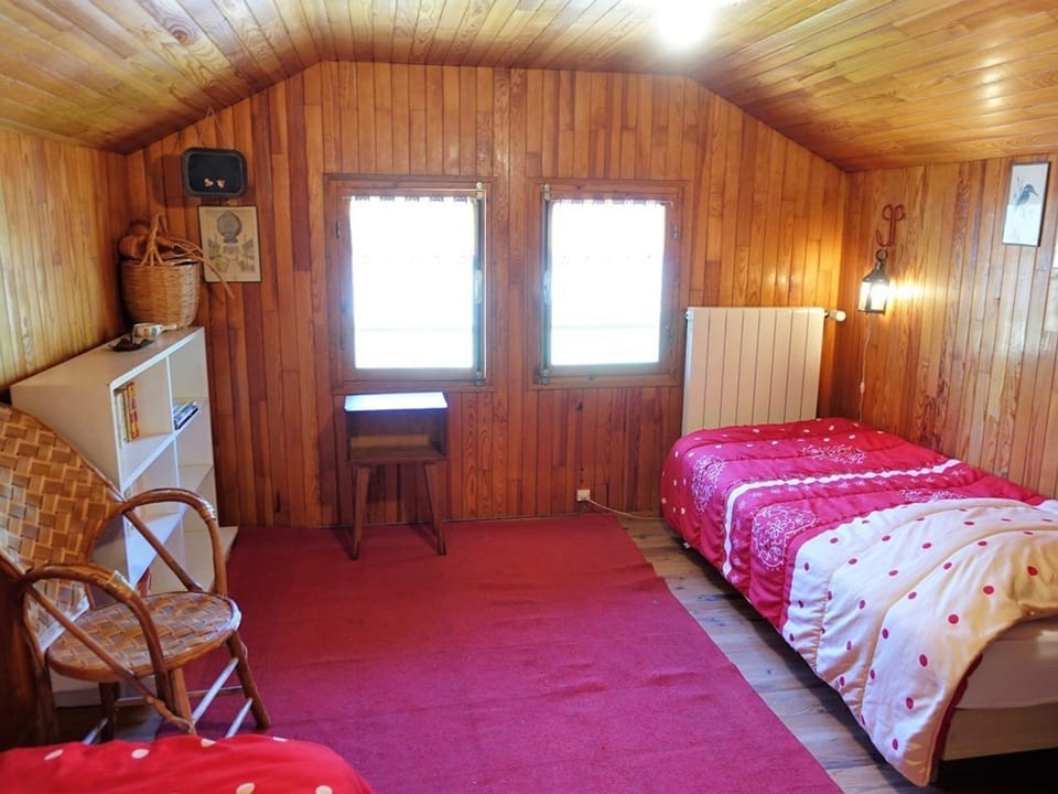 Chalet 4 chambres pour 6 pers, proche village, terrasse, skis Chalet in Haute-Savoie