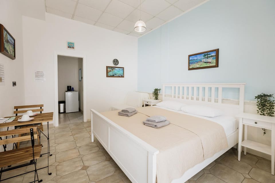 Bed, Living room, Bedroom