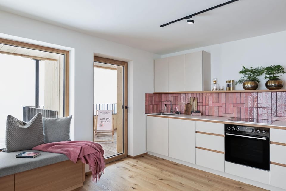 View (from property/room), Balcony/Terrace, Kitchen or kitchenette, Living room, Seating area, kitchen